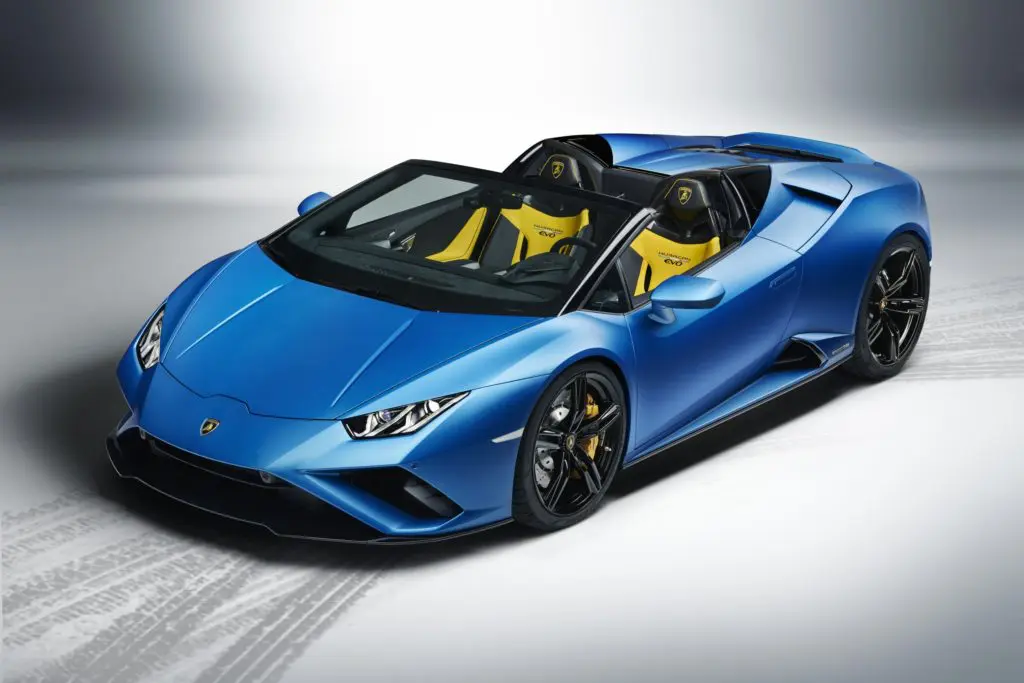 The Lamborghini Huracan EVO RWD Spyder is debuting with plenty of supercar flair.