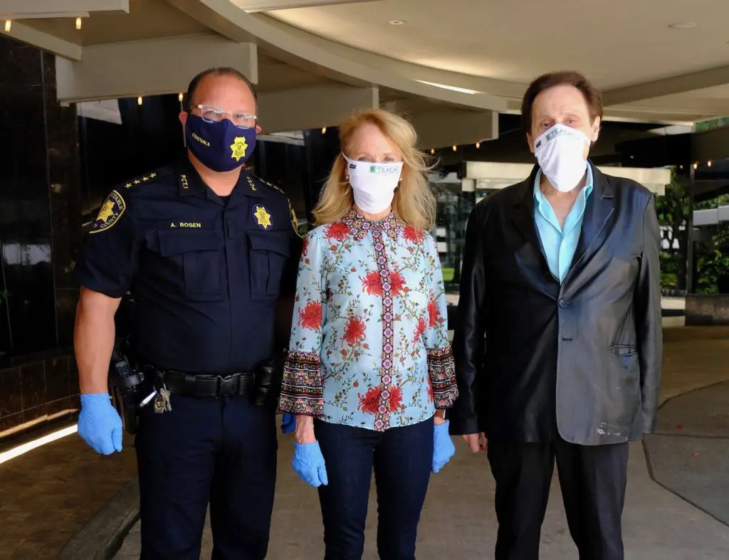 Constable Alan Rosen, Susan Sarofim and Tony Vallone team up during the COVID-19 pandemic to provide 5,000 meals to families whose children are in schools served by TEACH. (Photo by Daniel Ortiz)