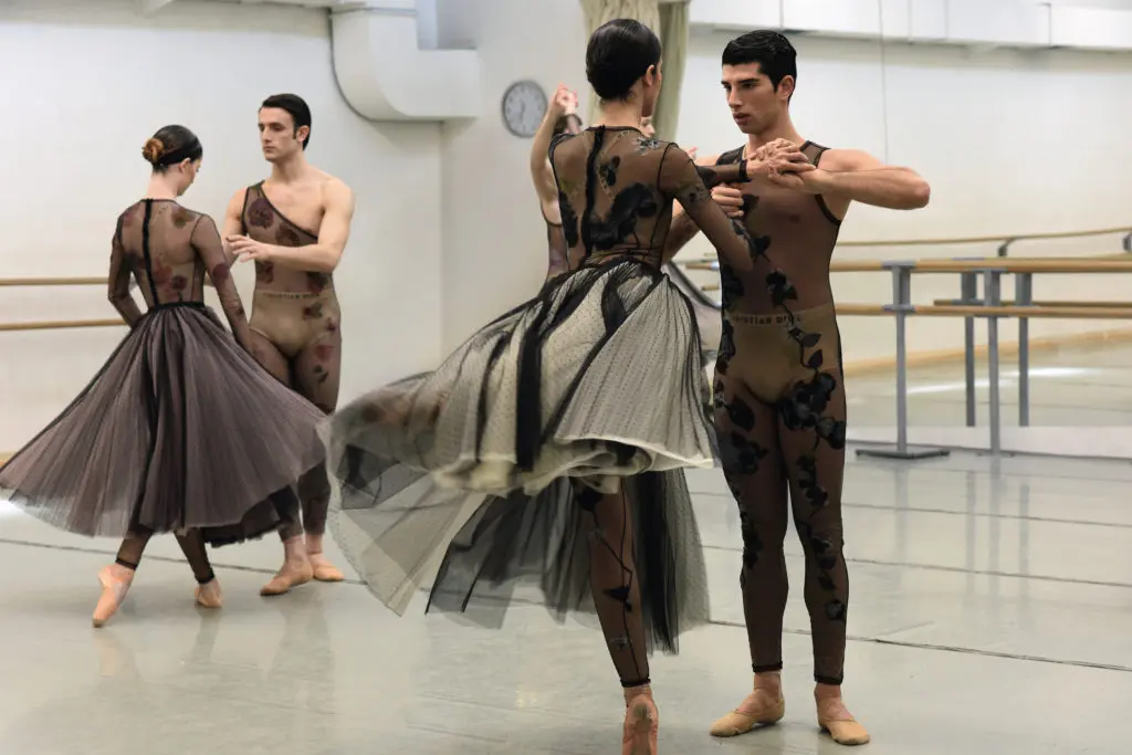 Learn the art of classical ballet with Dior. 