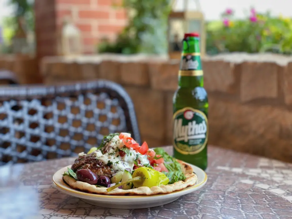 Cleburne Cafteria Greek Lamb Burger (Photo by Ramon Cordova)