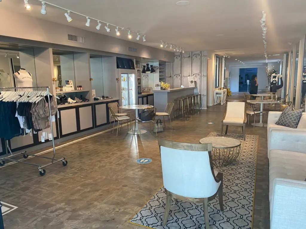 The food bar at DEFINE body & mind's new flagship offers a place for community and healthful food. (Photo by Shelby Hodge)