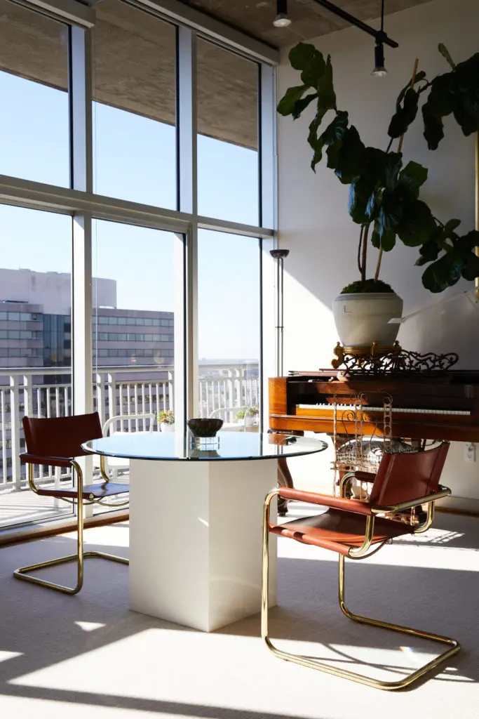Christopher Alexander designed the laminate and glass table in the breakfast room. Vintage brass and leather Mart Stam chairs. (Photo by Pär Bengtsson)