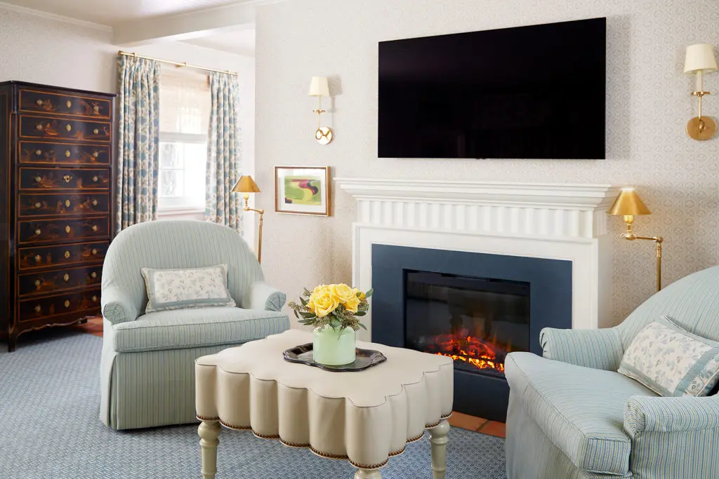 The sitting area in a bedroom of the Lady Bird Johnson suite. (Photo by Lake Austin Spa Resort)
