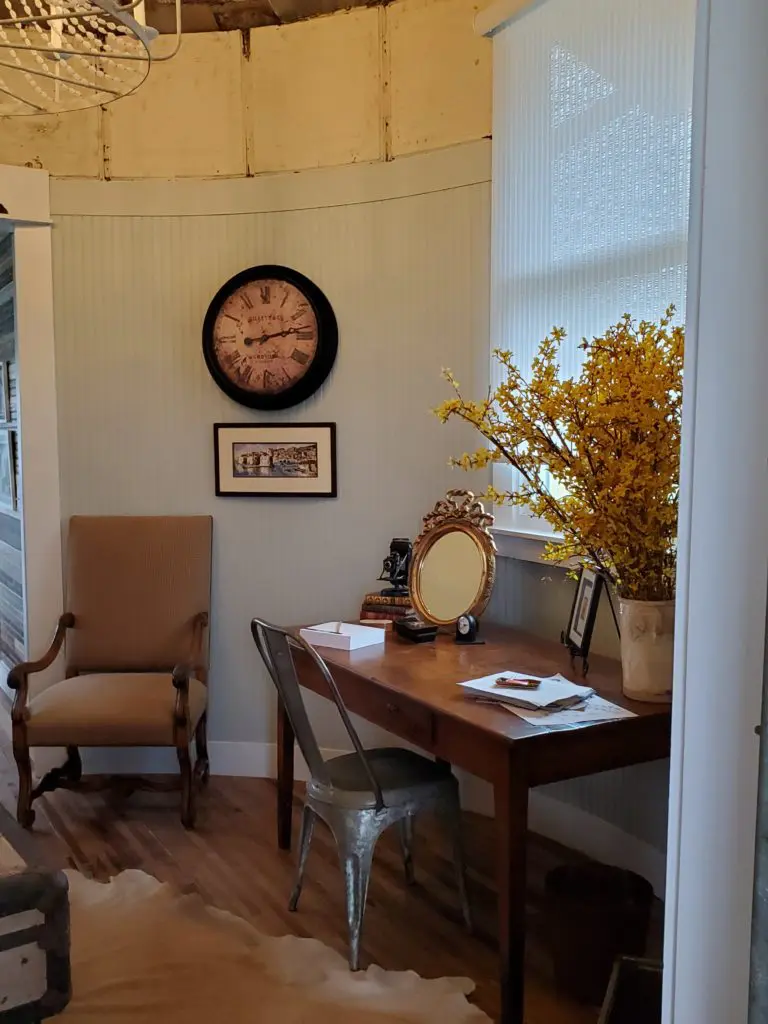 Carol Linn and designer Shan Hinton scoured the surrounding antique shops for the whimsical furnishings  and accessories. (Photo by Shafik I. Rifaat)