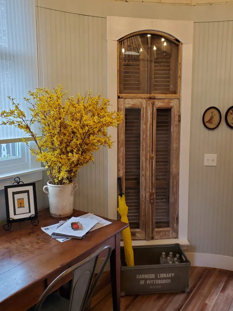 General contractor Judy Kurtz added a decorative corner within the silo. (Photo by Shafik I. Rifaat)