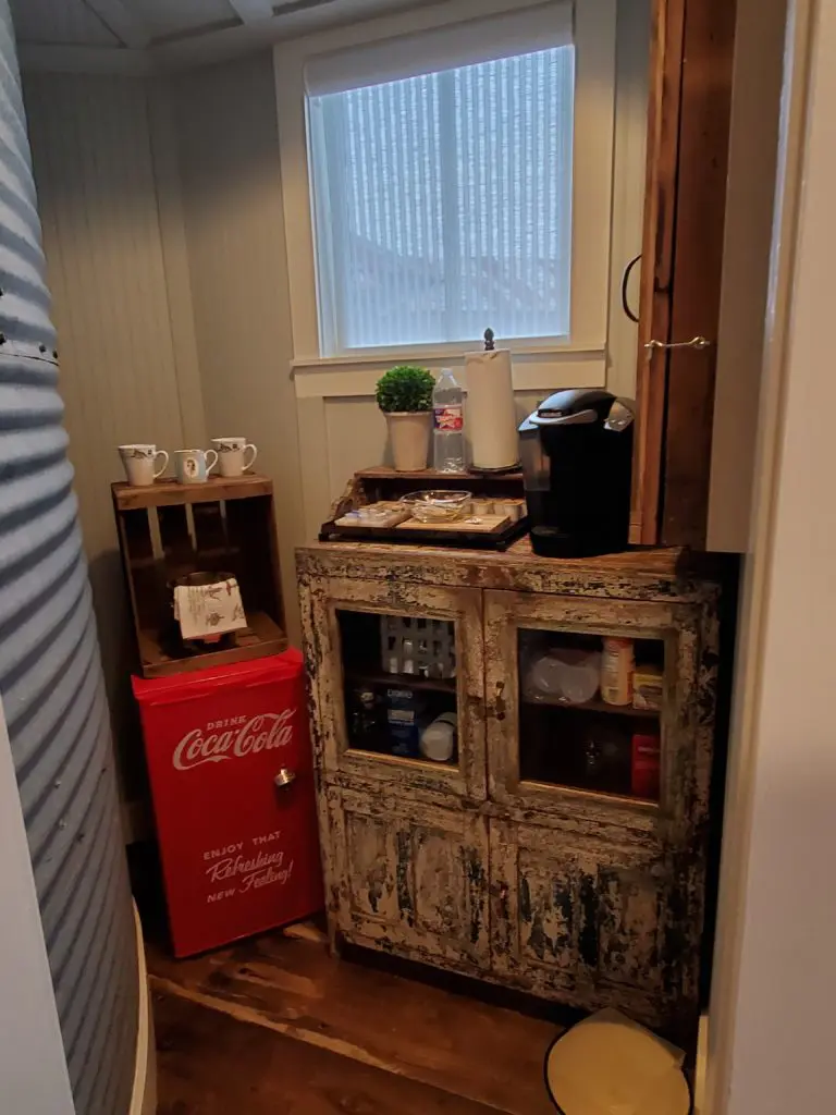 And old-time Coca-Cola ice box and pie safe serve as a make-shift mini-bar. (Photo by Shafik I. Rifaat)