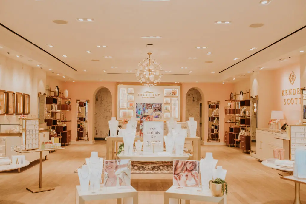 The new Kendra Scott boutique is sunny and sophisticated.