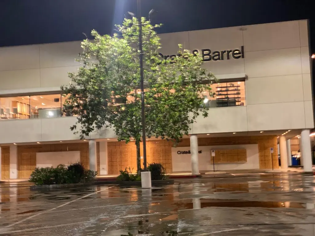 Crate & Barrel in Highland Village is taking precautions against an anticipated problems. (Photo by Shelby Hodge)