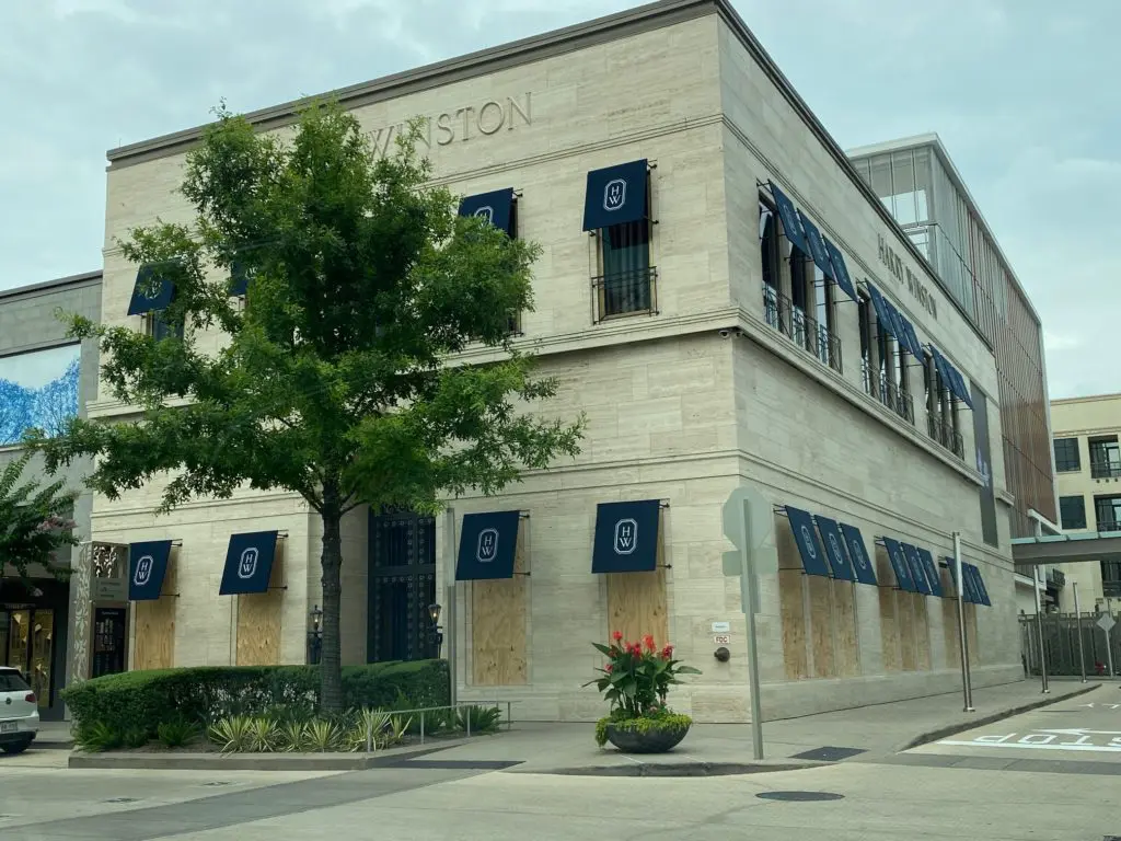Harry Winston in River Oaks District will remain closed 'until further notice.' (Photo by Shelby Hodge)