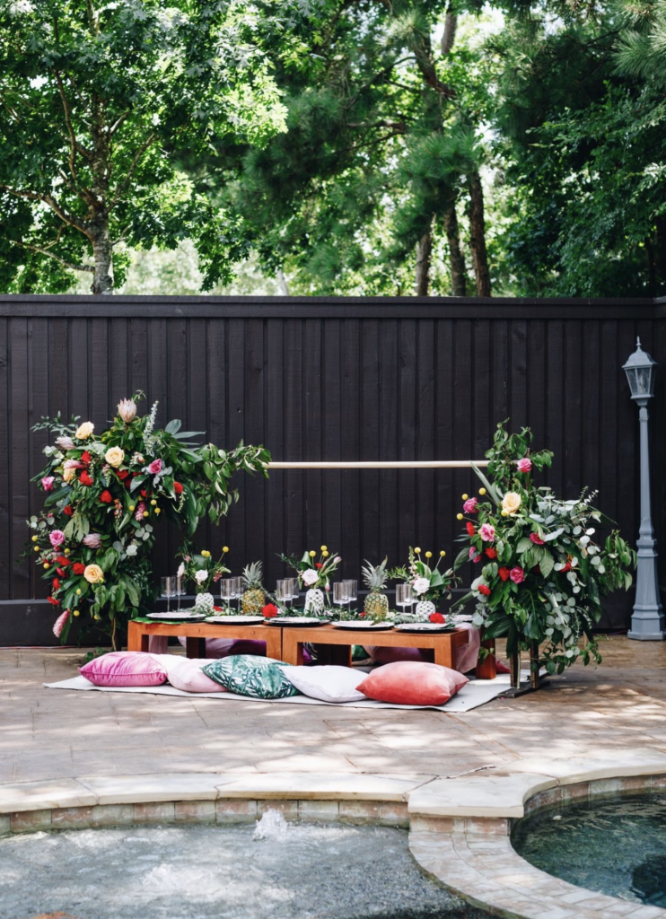 Nothing says "relaxation" like a poolside picnic.