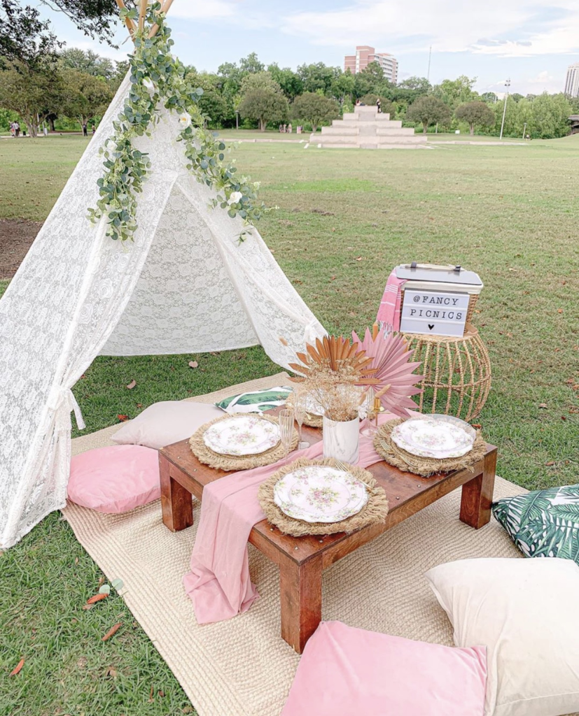 Enjoy an elegant picnic-for-four at Buffalo Bayou Park.