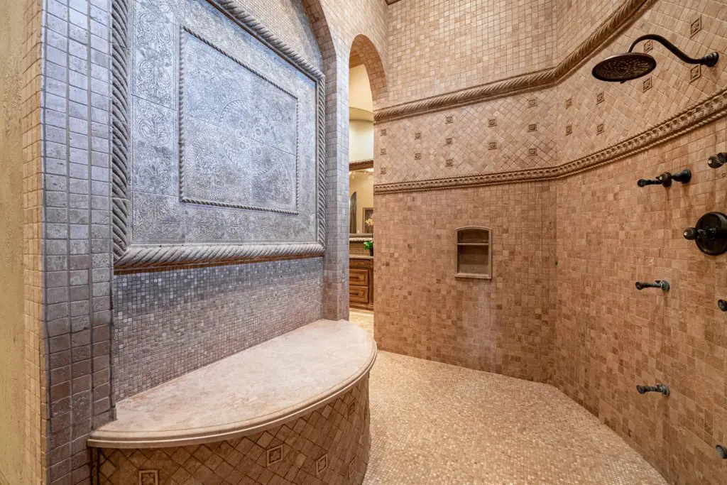The double-sided pass-through shower. 