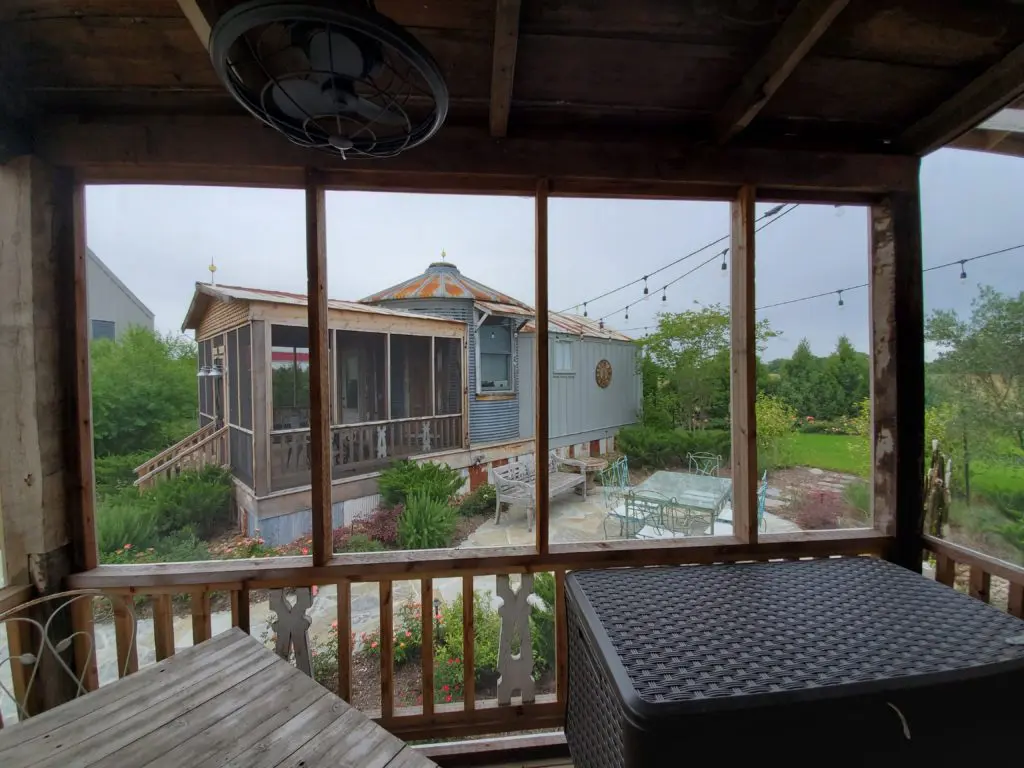 Both silo guesthouses have screen porches reminiscent of grandma's country home. (Photo by Shafik I. Rifaat)