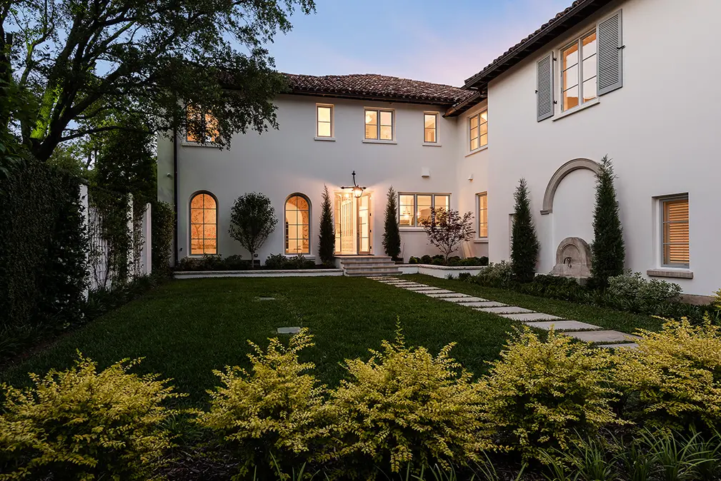 An elegant courtyard in Volk Estates. (Photo by Stephen Reed)