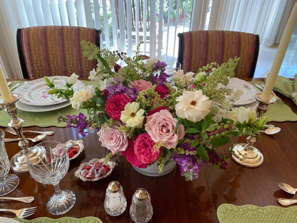 A floral bouquet for the dinner table from Sage 'n' Bloom at The Houstonian (Photo by Shelby Hodge)