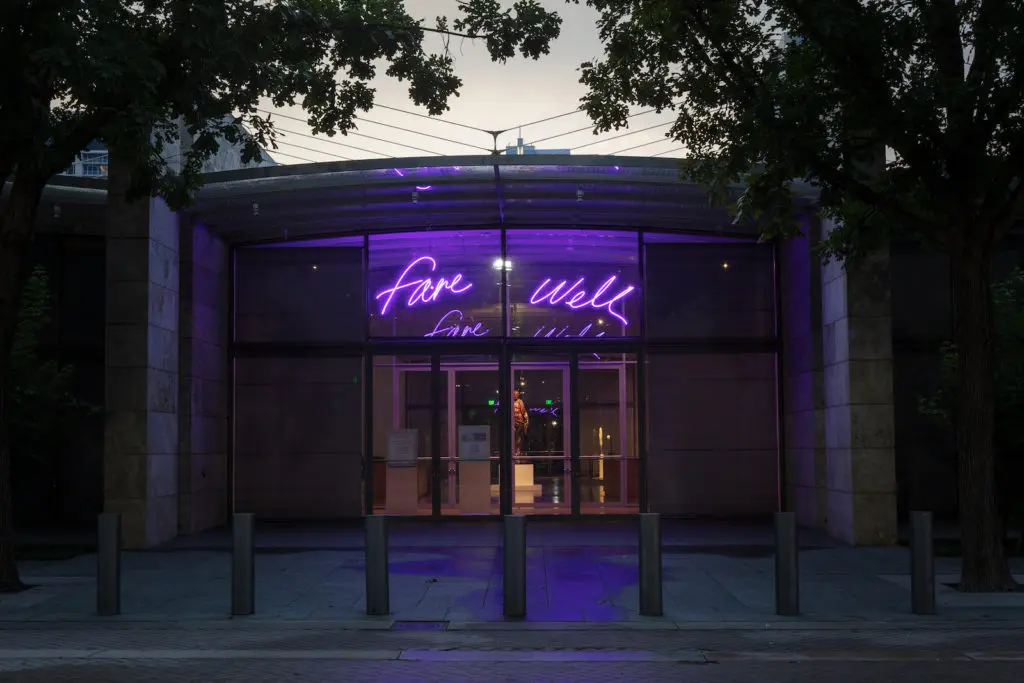 The Nasher Sculpture Center Windows Are Transformed For a Touching Tribute