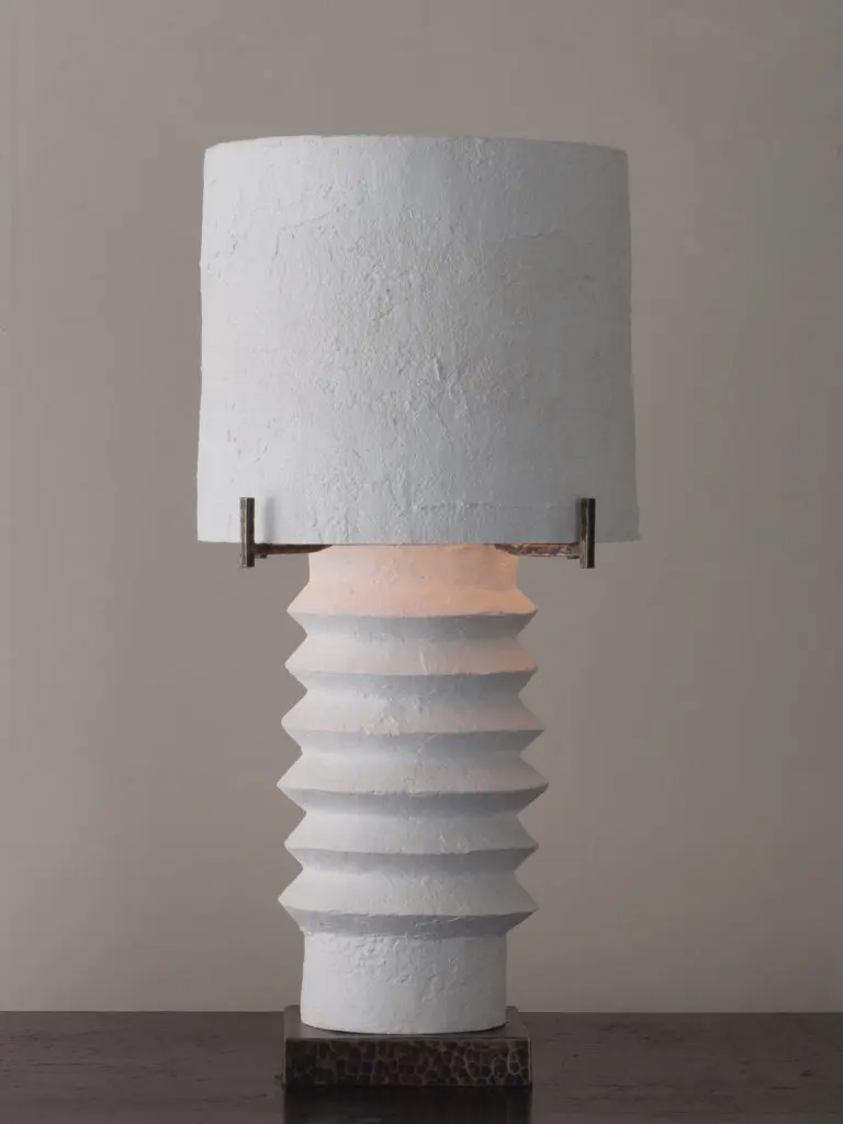 Ribbed plaster table lamp 