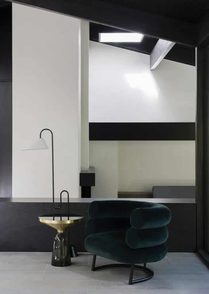 A quiet corner in the midcentury modern dwelling.  (Photo by Jack Thompson Photography)