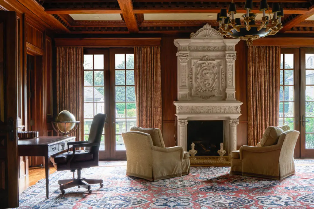 Regal touches fill the interiors of 120 Carnarvon in Houston (Photo by Nathan Schroder/Douglas Elliman)