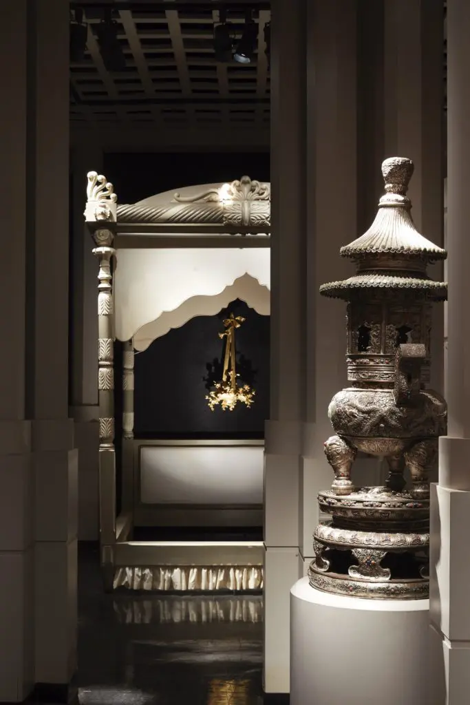 English canopy bed, 1930, made for a diplomat in India. (Photo by Pär Bengtsson)