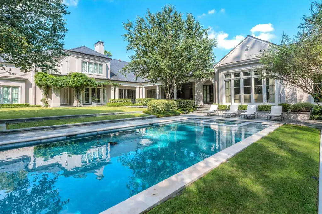 Very private backyard retreat.