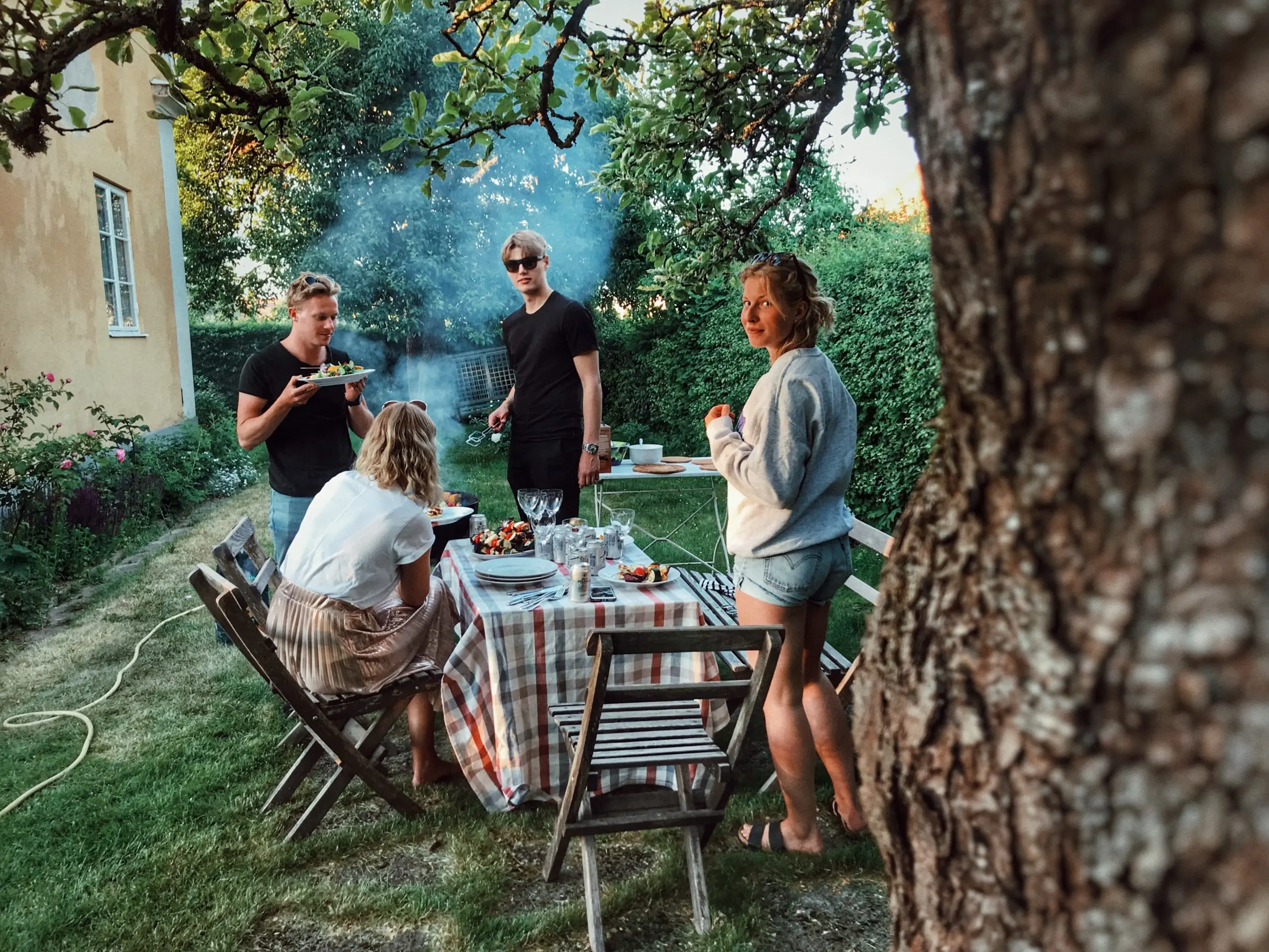 pandemic party planning etiquette johanna-dahlberg-knj8UALdJ7M-unsplash