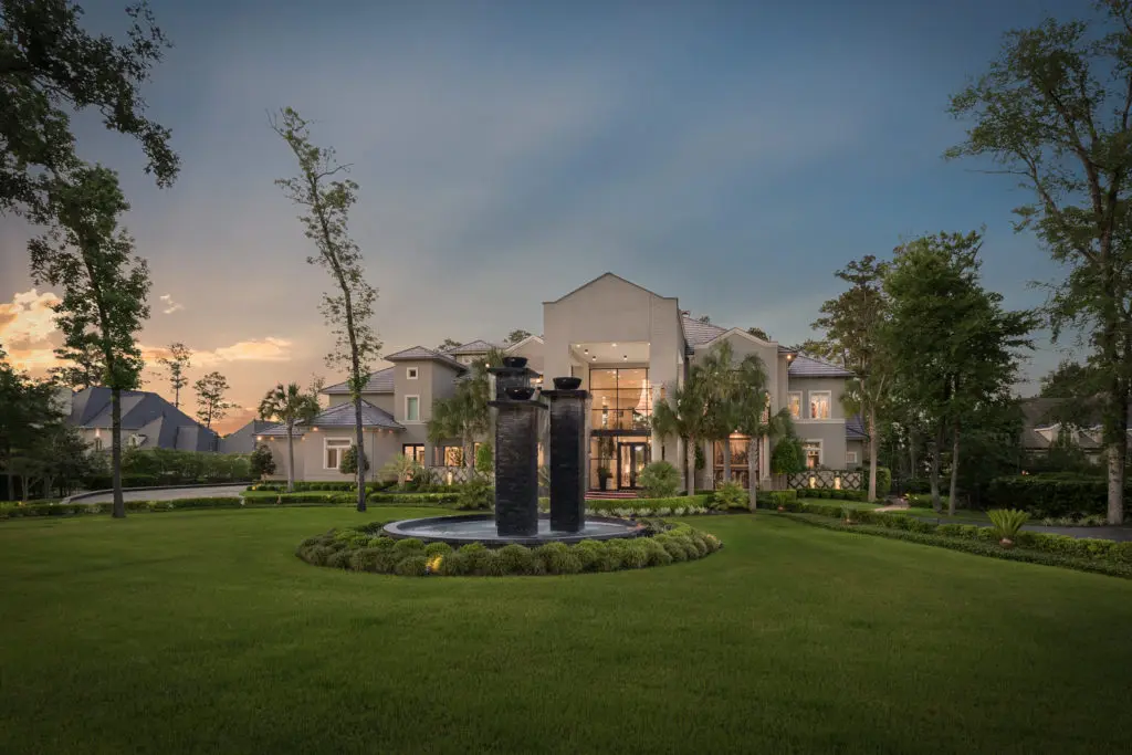 The 17,000-square-foot home of Theresa and Lamar Roemer, most noted for its 3,000-square-foot closet, is finally under contract.