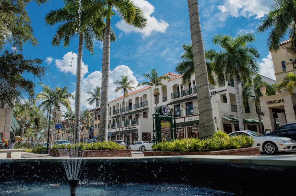 After a day of Everglades exploration or beach combing, shops and dinning away on Fifth Ave.