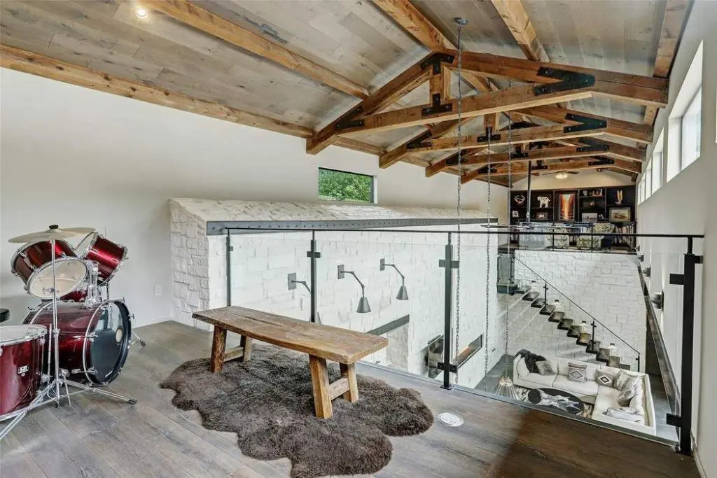 A view from the 16' x 10' lounge shows the beauty of the exposed framing members of the vaulted ceiling.