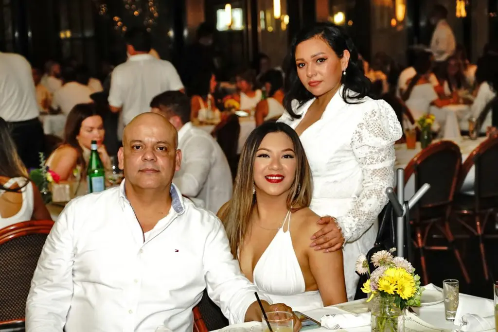 Abraham Romero from Armandos, and  Karina Romero and Isabel Hernandez from A’bouzy 