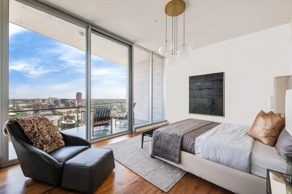 Three bedrooms and 3.5 bathrooms are featured in the Vista Collection homes.