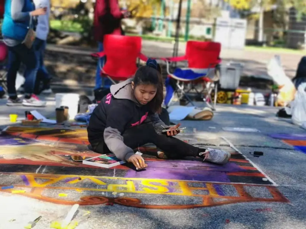 Lina Wu, art tutor, represents HSPVA at the Via Colori Art Festival.