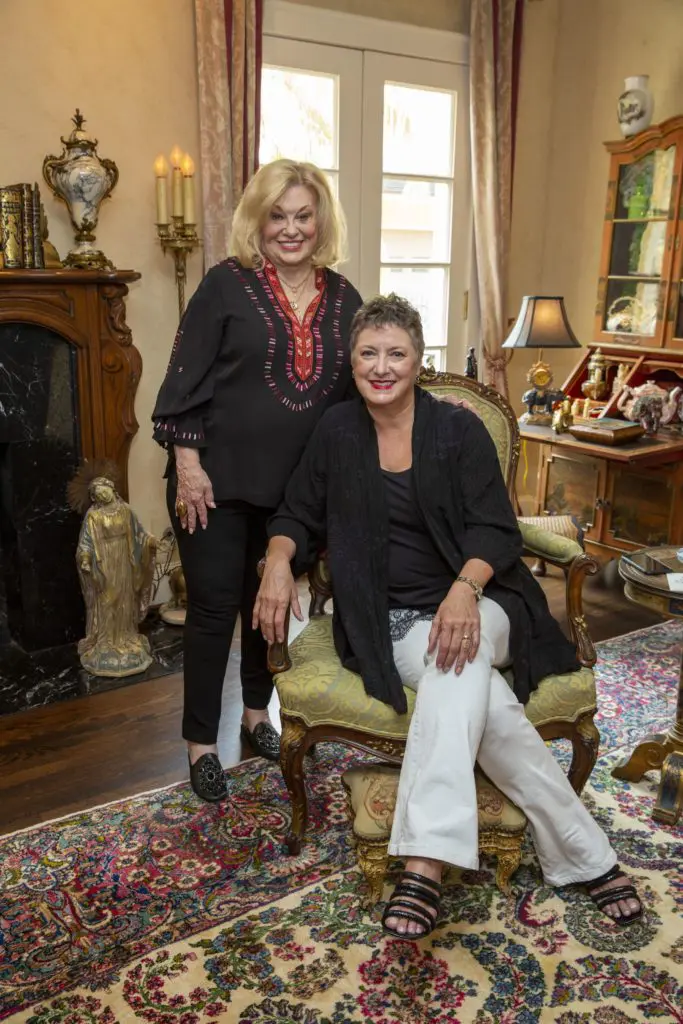 Sidney Faust, Tamar Bonar at the Faust home for viewing of the 'Reflections on Style' fashion show and program. (Photo by Jenny Antill Clifton)