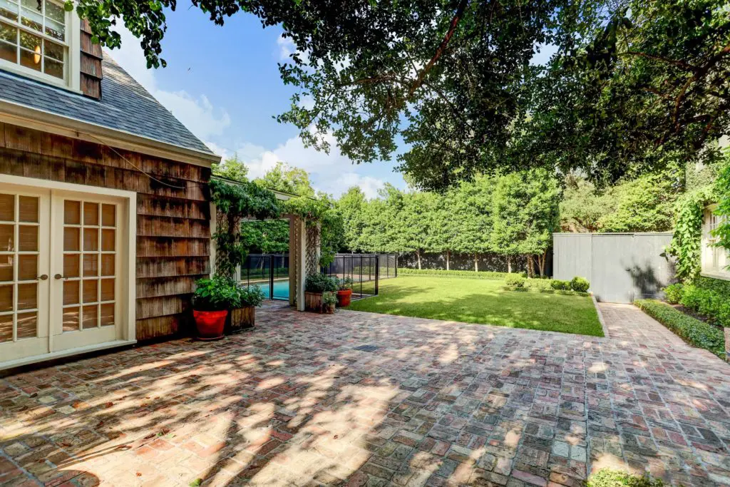 The Colonial Revival dwelling sits on 12,00 square feet of verdant landscaping. (Photo by TK Images)