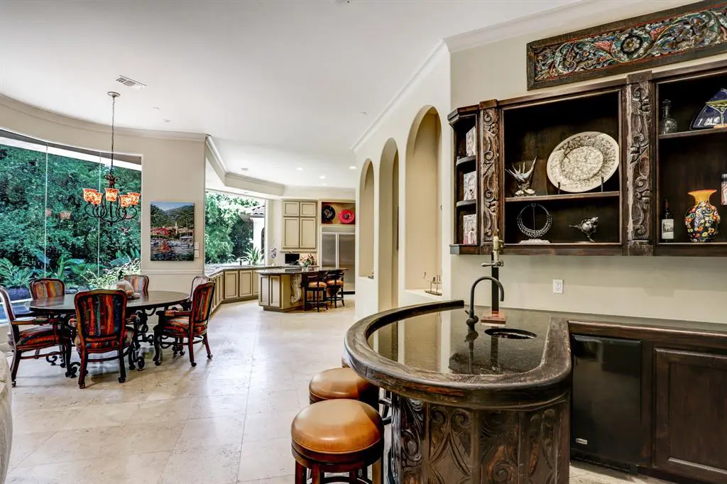 The breakfast nook and bar.