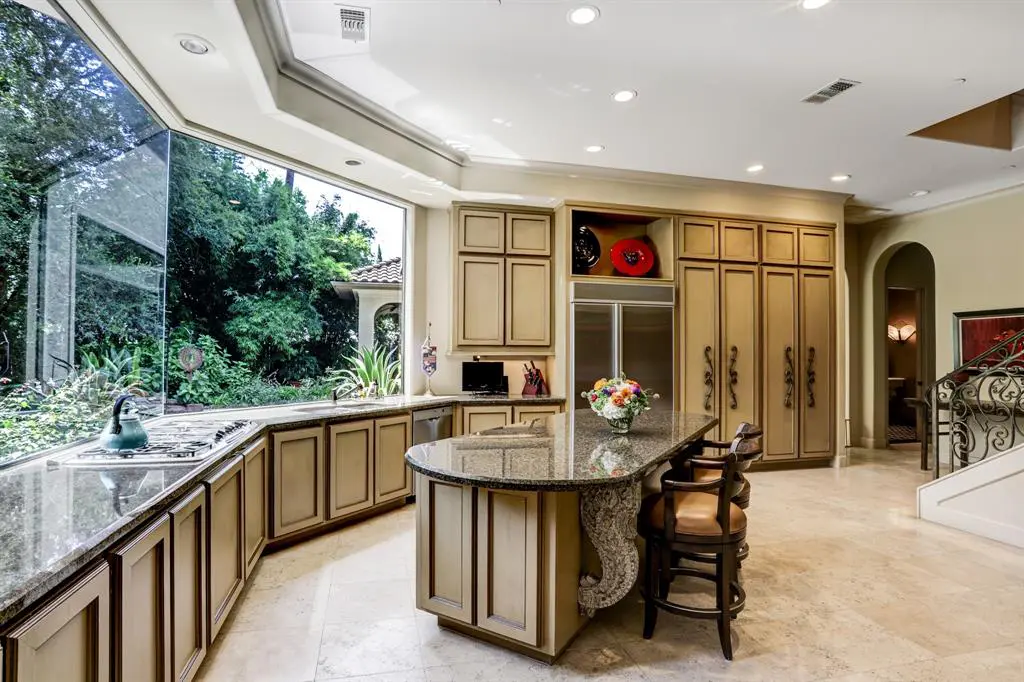 Wickwild spacious kitchen