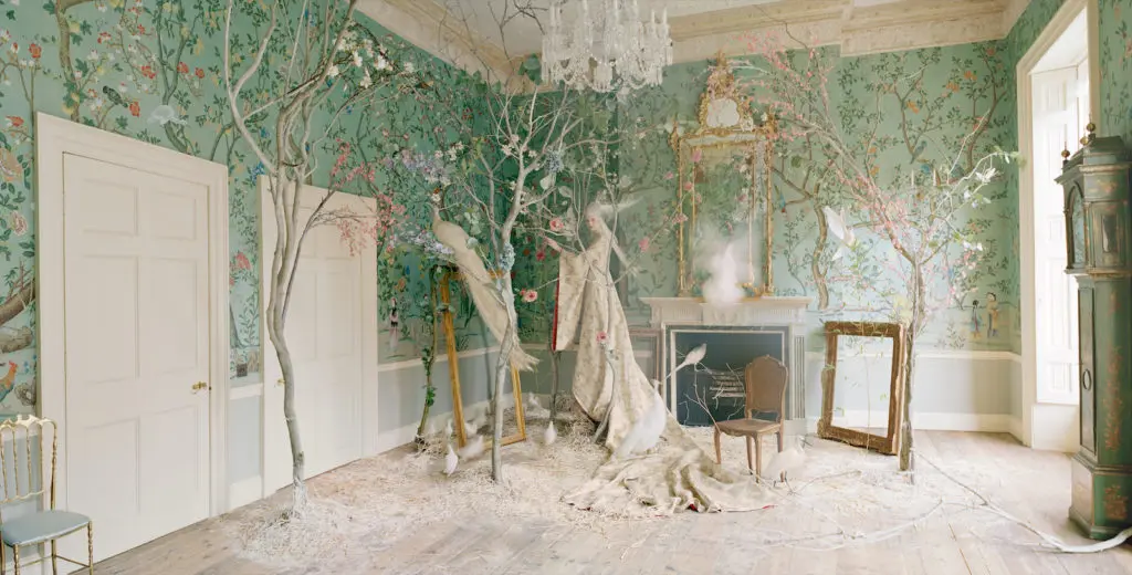 Abbotsford hand-painted wallpaper by de Gournay. (Photo by Tim Walker.) 