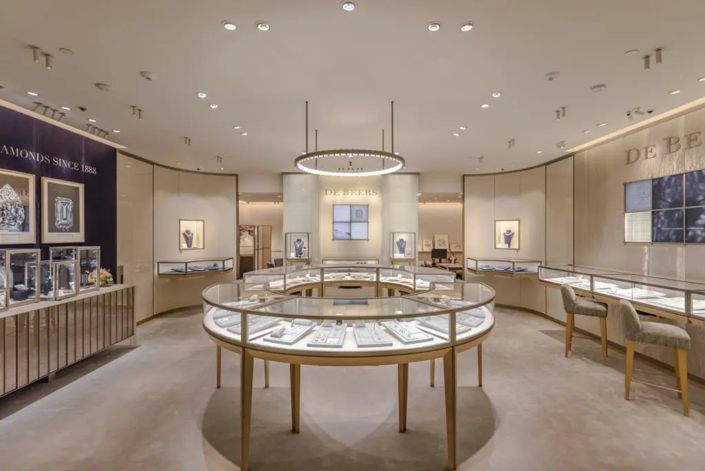 De Beers Jewellers' renovation is focused not only on diamonds but also on sustainability.