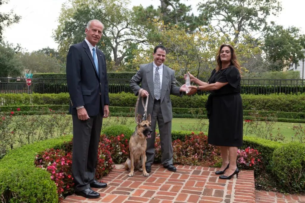 CAP board president Sig Cornelius, Heart of Gold award recipient Rob Eppolito with Reba, and CAP executive director Sandi Mercado  (Photo by Daniel Ortiz)