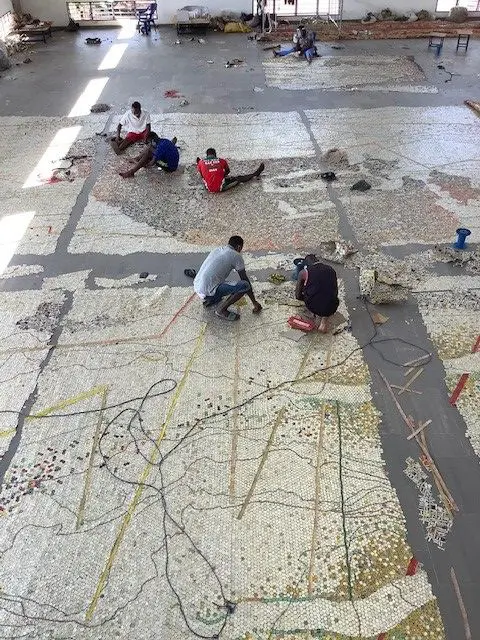 Fabrication of El Anatsui's Untitled, 2020. (Photo by Richard Barnes, Courtesy of the Museum of Fine Arts, Houston)