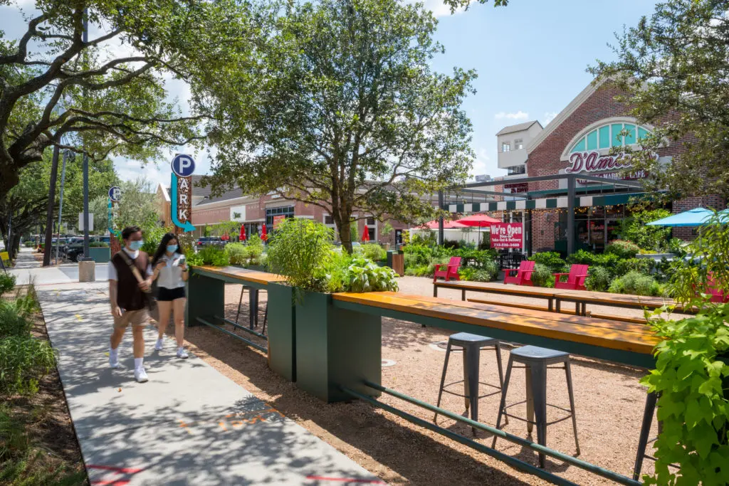 Walkable Rice Village welcomes a farmers market launching December 6 and continuing each first and third Sunday from 10 am to 2 pm.