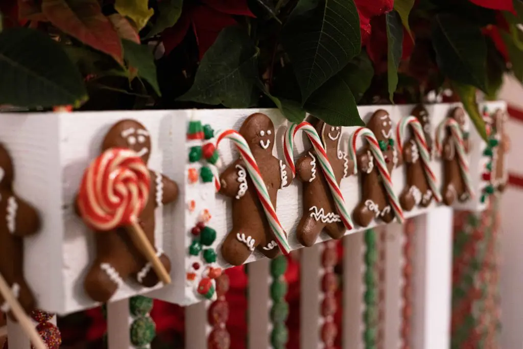 Detail of the charming gingerbread house on display outside of The Post Oak Hotel French pastry shop Bouchee. (Photo courtesy of Fertitta Entertainment)