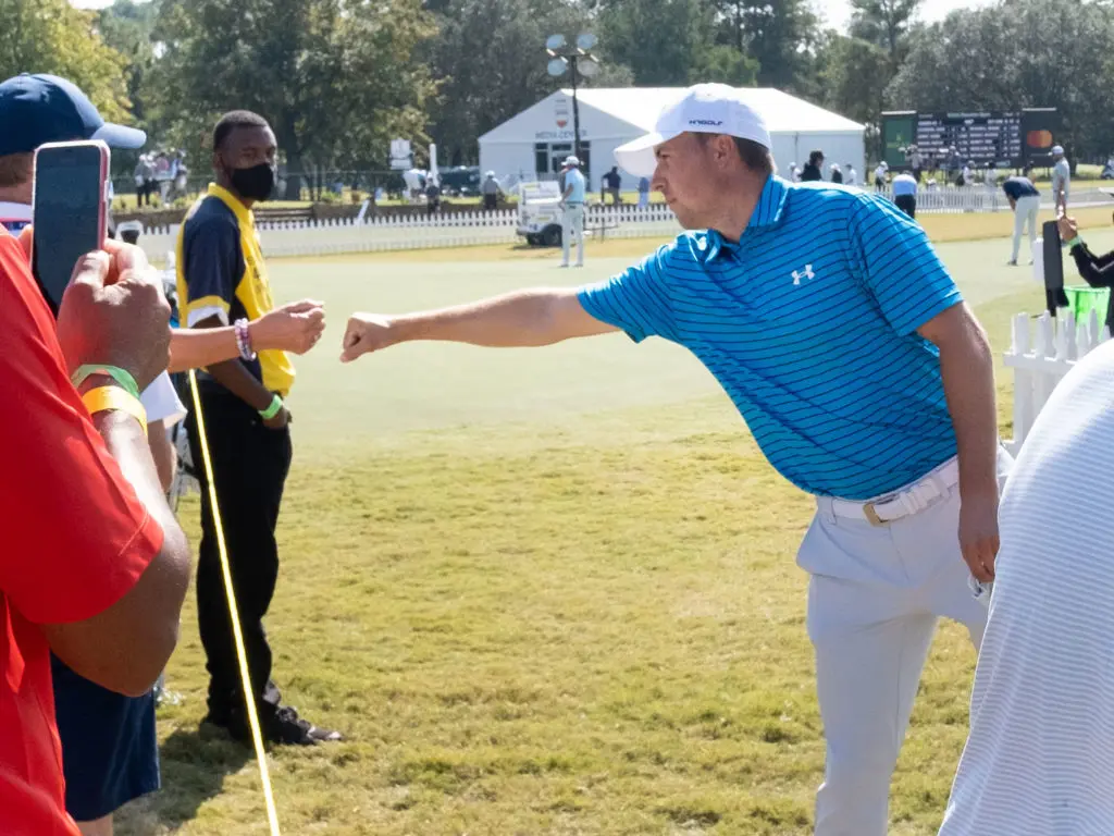 Jordan Spieth still reaches out to connect to his fans. (Photo by F. Carter Smith)