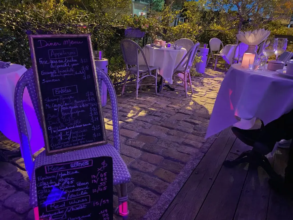  The Café Poêtes menu is a mix of prix fixe and a la carte offerings. 