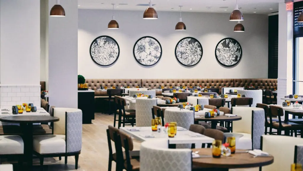 Birdie's is the place to be for breakfast, lunch, or dinner during your Omni Houston Stay A Part of Holiday Magic experience.