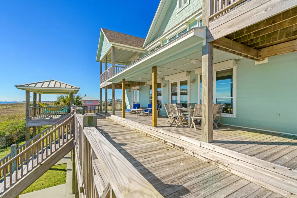 Broad verandas and private balconies offer plenty of seating for wave watchers.