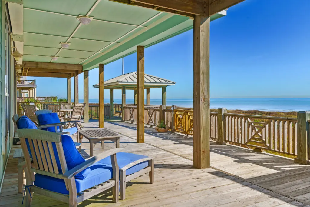 Broad verandas and private balconies offer plenty of seating for wave watchers.
