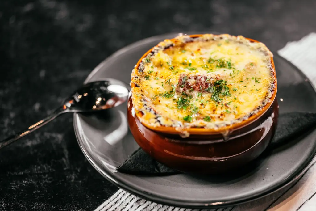 Ounce offers comfort food like French onion soup. (Photo by Kathy Tran)