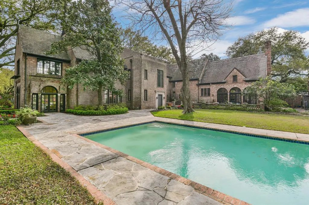 The dwelling at 1324 North Boulevard includes a swimming pool. 