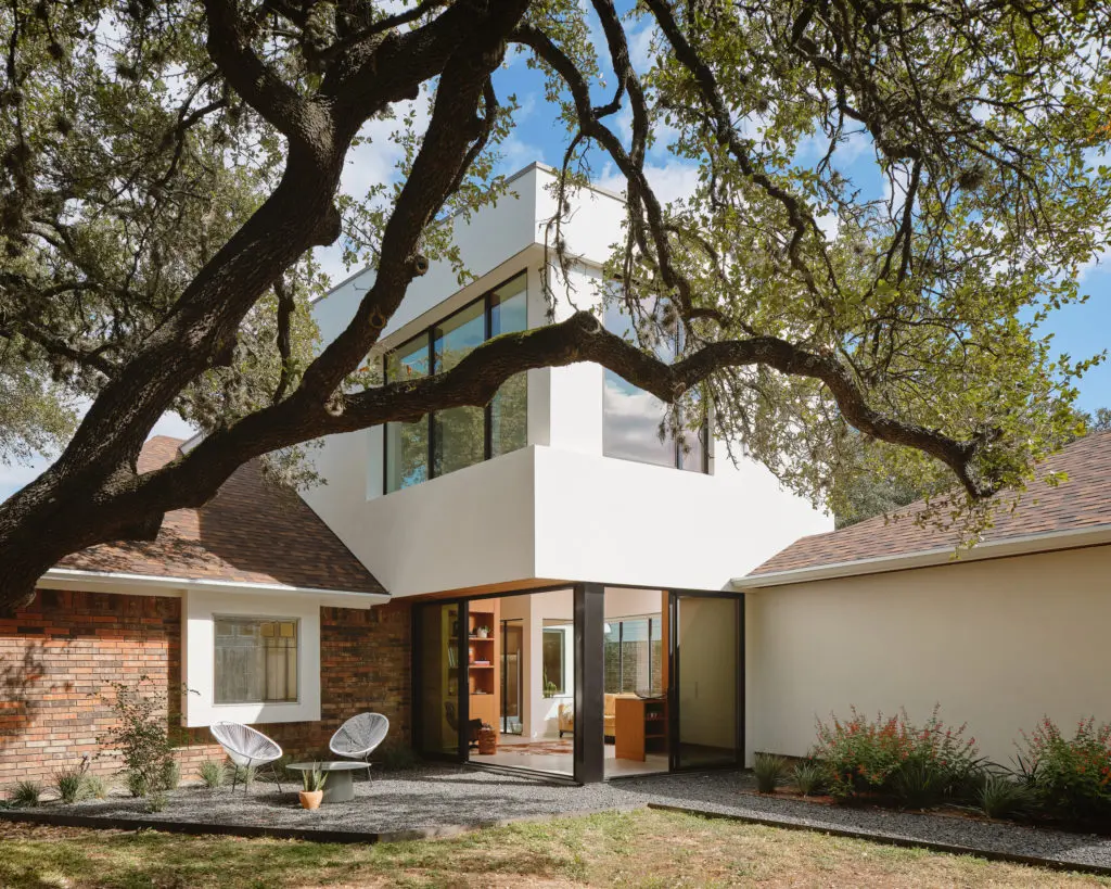 Matt Fajkus Architecture transformed this generic 1980s house into a light-filled modern home composed of transformative architectural volumes. (Photo  by Leonid Furmanksy & Matt Fajkus Architecture) 
